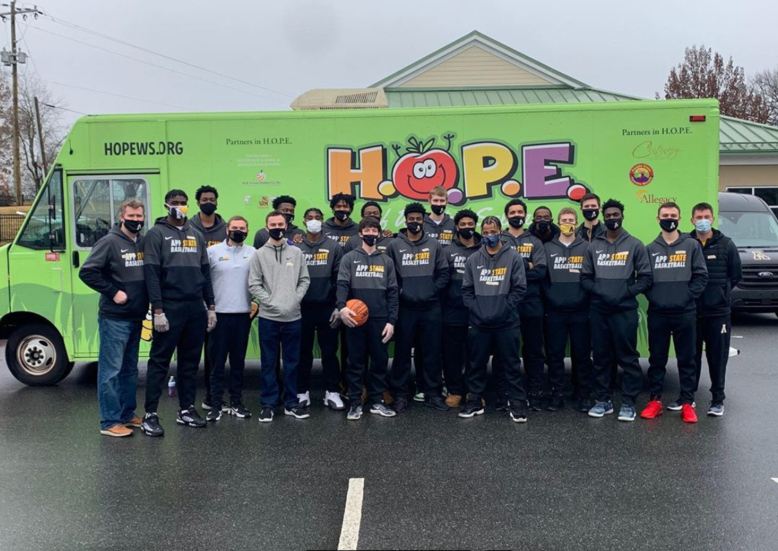 Mountaineers men's basketball teams up with H.O.P.E.
